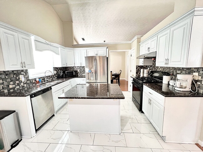 Building Photo - 2660 Cambridge Park Dr NW