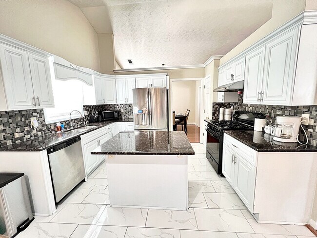 Building Photo - 2660 Cambridge Park Dr NW