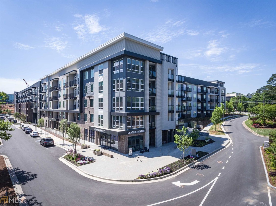 Foto principal - 5755 Glenridge Dr