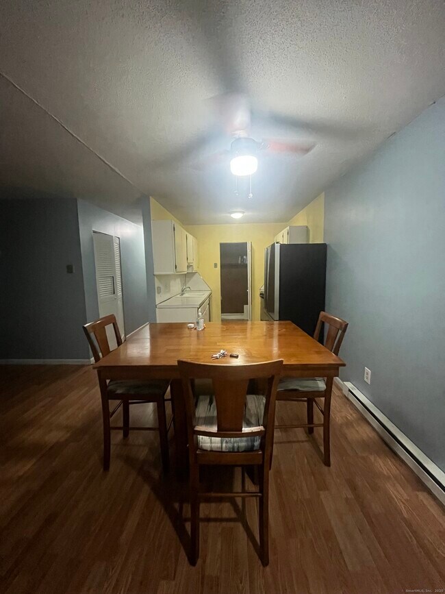 Foto del edificio - 72 Buddington Rd