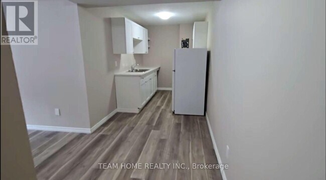 Photo du bâtiment - 104 Barber Ave N