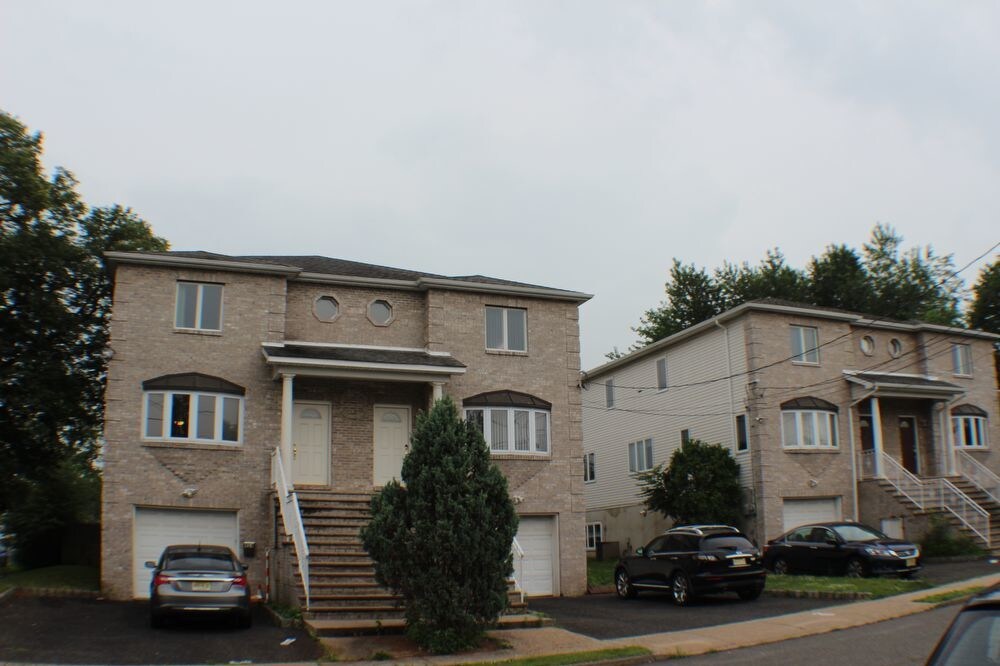 424 Van Bussum Ave Garfield - Duplex - 424  Van Bussum Ave Garfield - Duplex