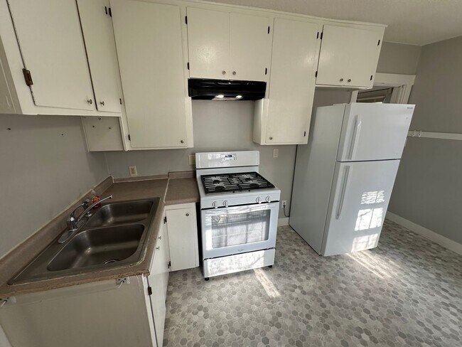 Foto del edificio - 2 bed, 1 bath home for rent in Waterloo
