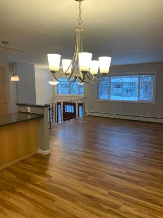 Foto del edificio - 4010 Crosson Dr