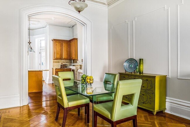 Building Photo - 325 Montgomery St