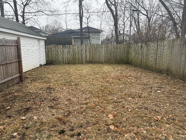 Foto del edificio - 1324 Kenwood Ave