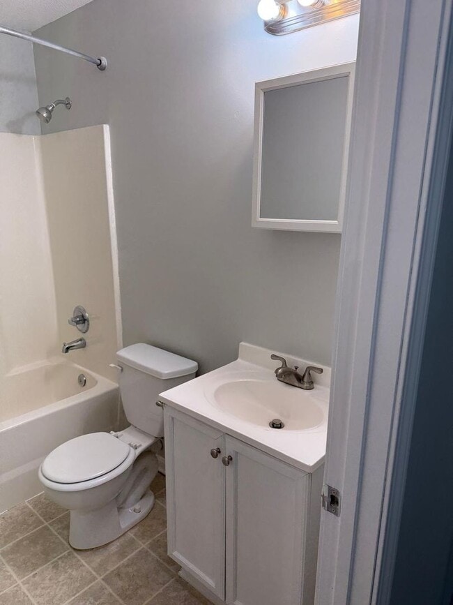 Foto del edificio - 4 Bedroom 2 Bath