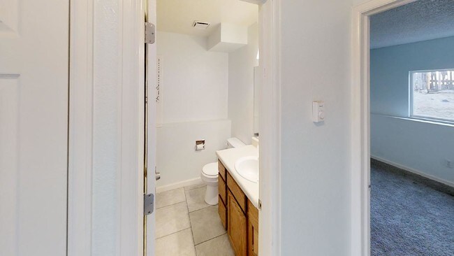 Building Photo - 915 Hathaway Dr