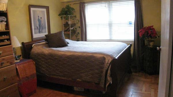 Spacious bedroom - 1305 N Ode St