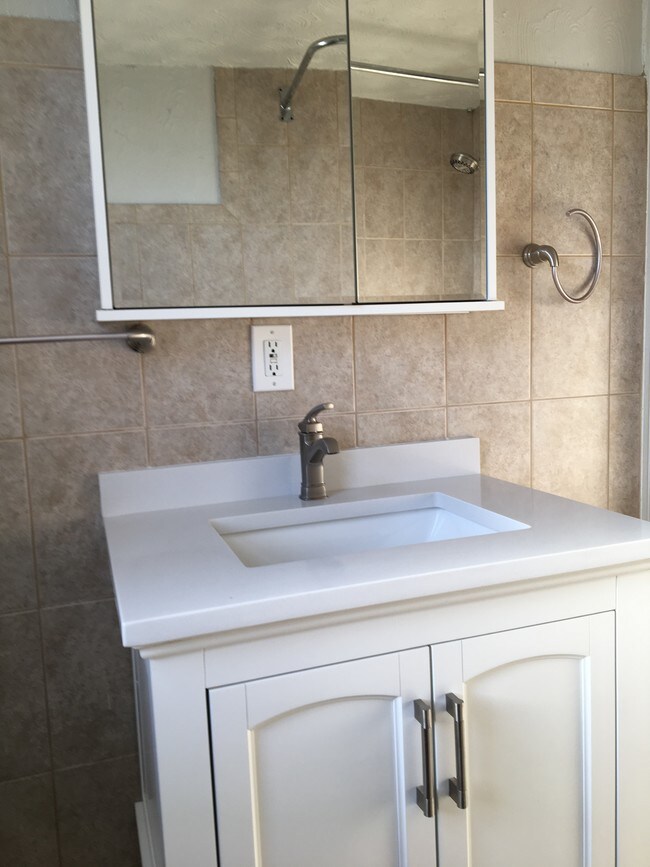 Bathroom - 5717 Dempster St