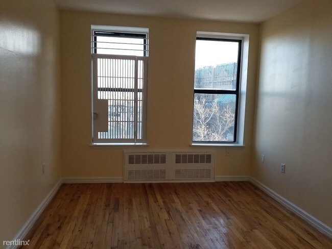 Building Photo - 3 br, 1.5 bath  - 584 E 167th St