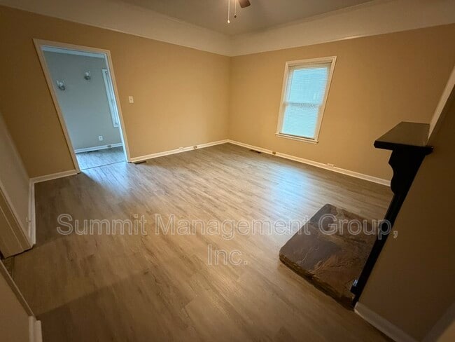 Building Photo - 34 Ivy St