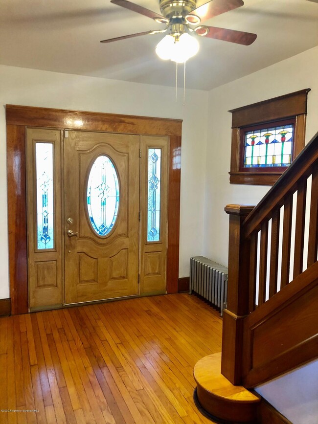 Building Photo - 504 School St