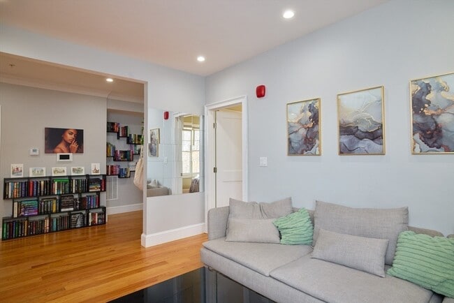 Foto del edificio - 23-25-25 Bowdoin Ave