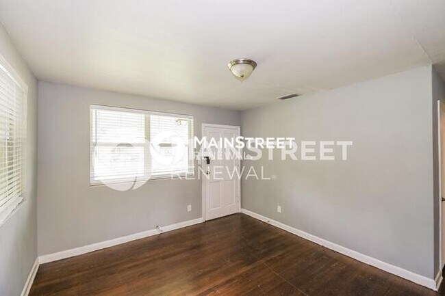 Foto del edificio - 3 Bedroom Pet-Friendly Home in Jacksonville, FL with Main Street Renewal