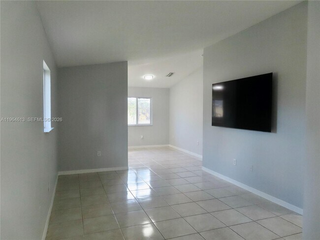 Foto del edificio - 3398 NE 9th Dr