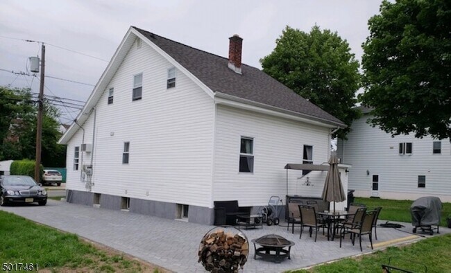 Building Photo - 164 Westervelt Pl