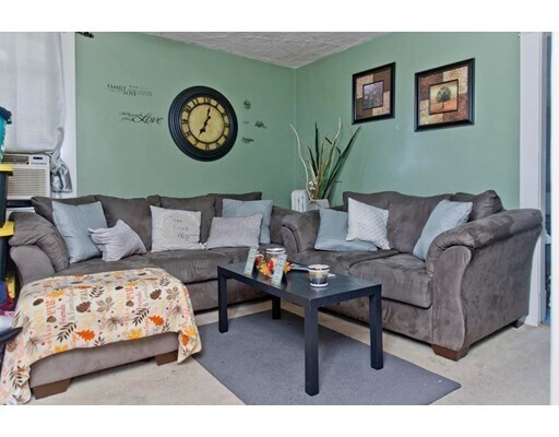 Building Photo - 304 Silver St