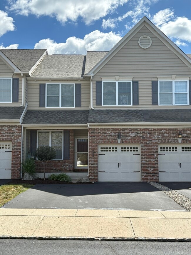 Building Photo - 906 Blue Meadow Dr