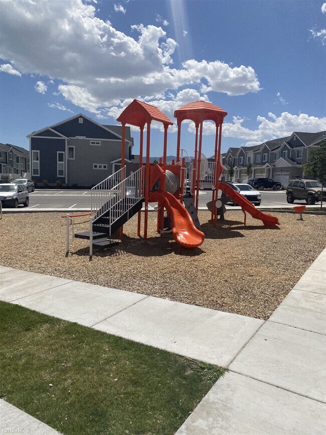 Building Photo - 4 br, 2.5 bath Townhome - 1726 North 3830 ...