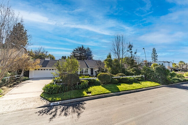 Foto del edificio - 16146 Otsego St