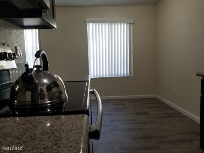 Building Photo - 2 br, 1 bath Apartment - 743 S. Magnolia Ave