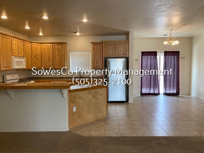Foto del edificio - 3 Bedroom 2 Bath - three story home with Garage