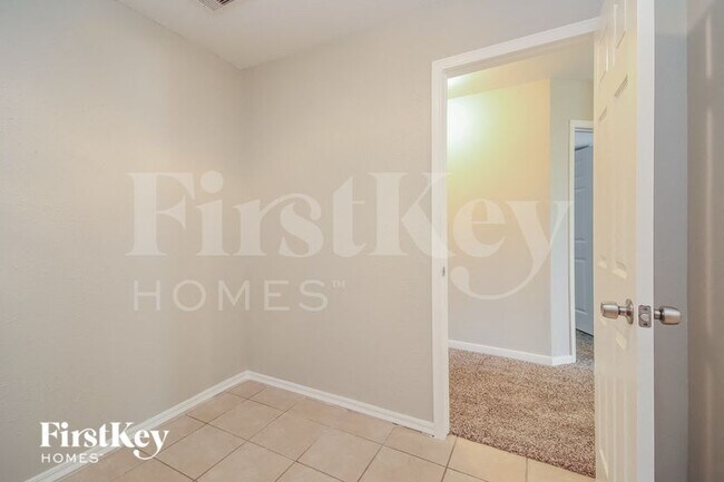 Building Photo - 9518 Peridot Green Dr