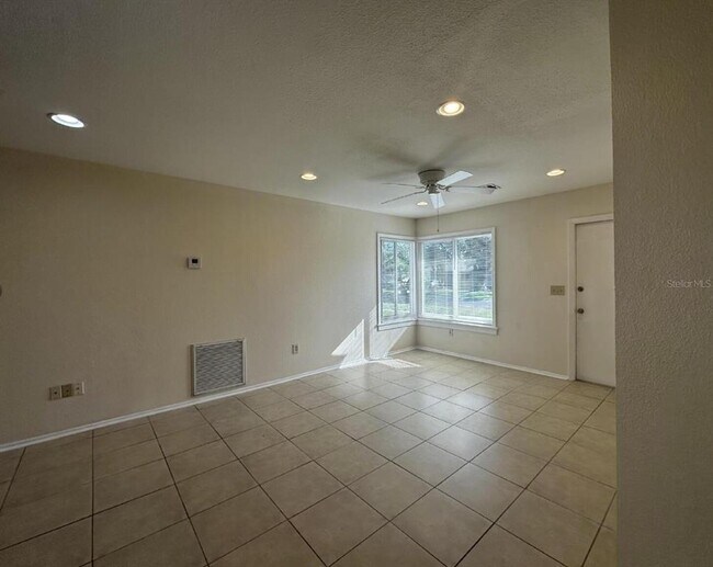 Foto del edificio - 5439 Kenwood Dr