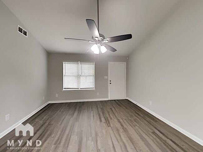 Foto del edificio - 189 Peach Forest Pl