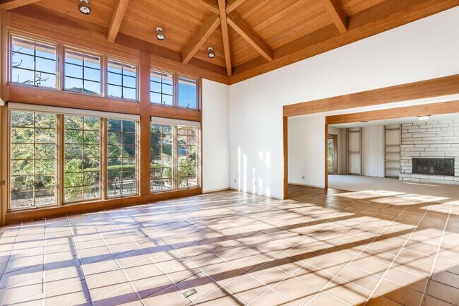 Building Photo - 25228 La Loma Dr
