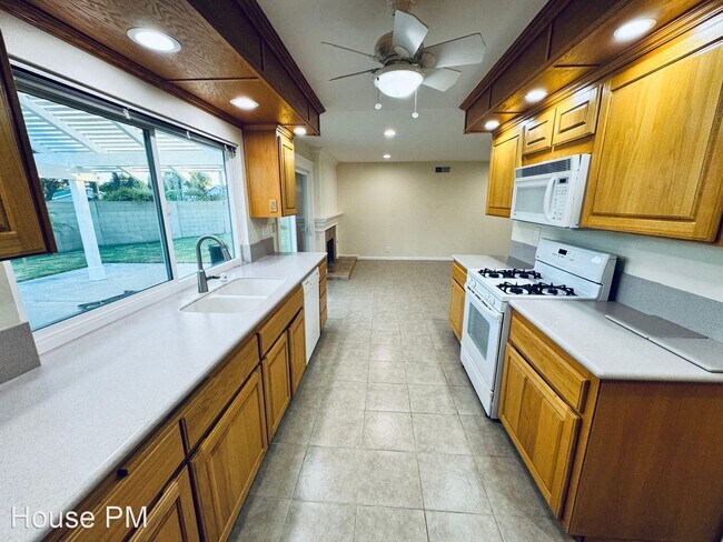 Foto del edificio - 4 br, 2 bath House - 10536 Perch Ave