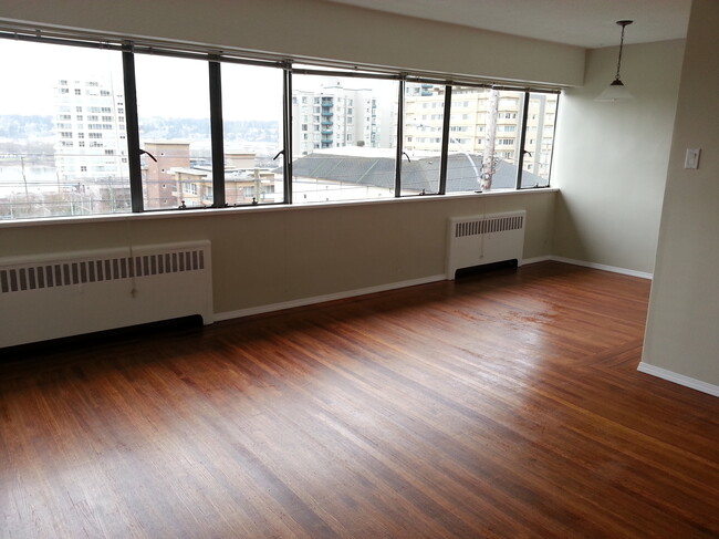 Building Photo - 321 Agnes St