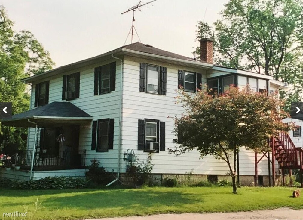Primary Photo - 5 br, 3 bath House - 3172 S Center Rd