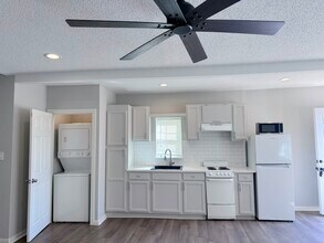 Building Photo - 2704 Brewster St