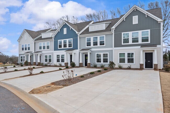 Building Photo - Beautiful 3 Bedroom 2.5 Bath Townhome in East Main Meadows