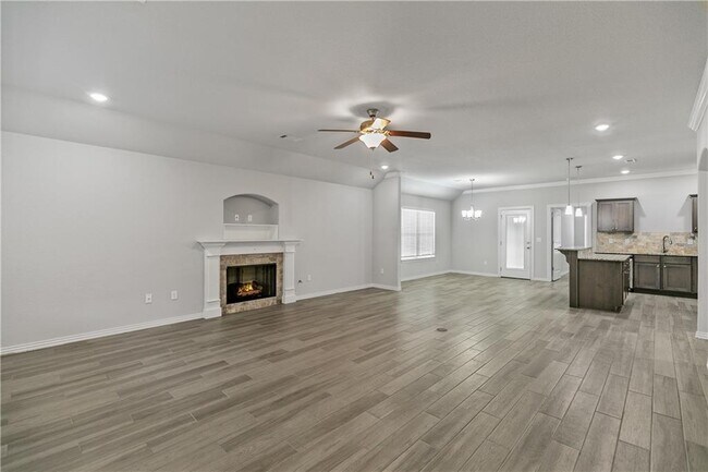 Building Photo - 971 Lakeview Dr
