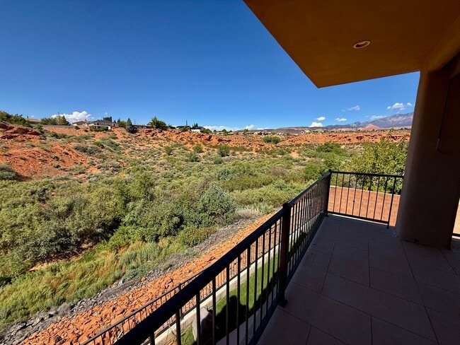 Building Photo - 521 N Creek Ridge Dr