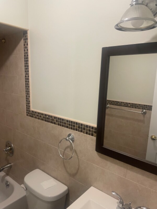 Foto del edificio - 889 Ionia Ave