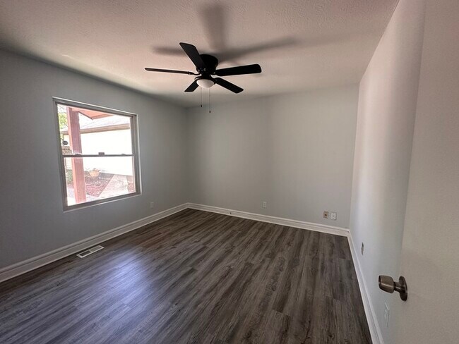 Foto del edificio - 4024 Zinfandel Way