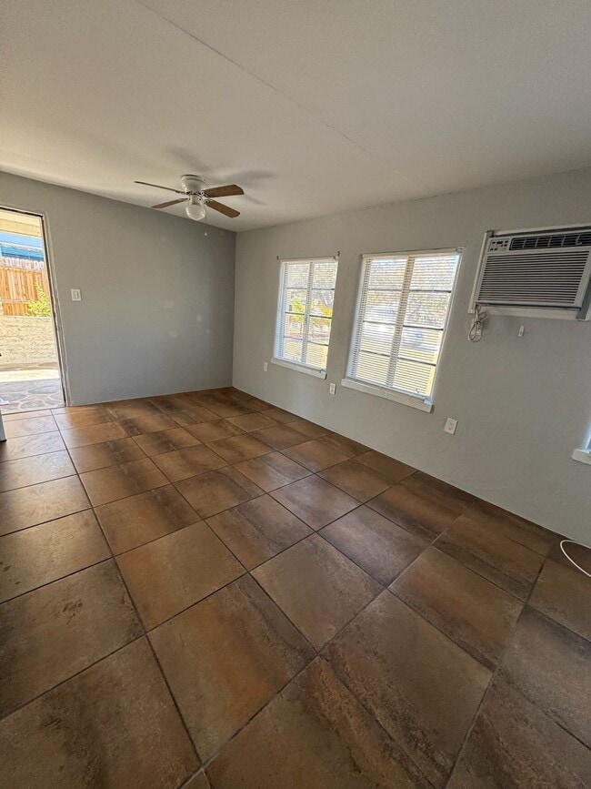 Foto del edificio - 2228 2nd Ave E