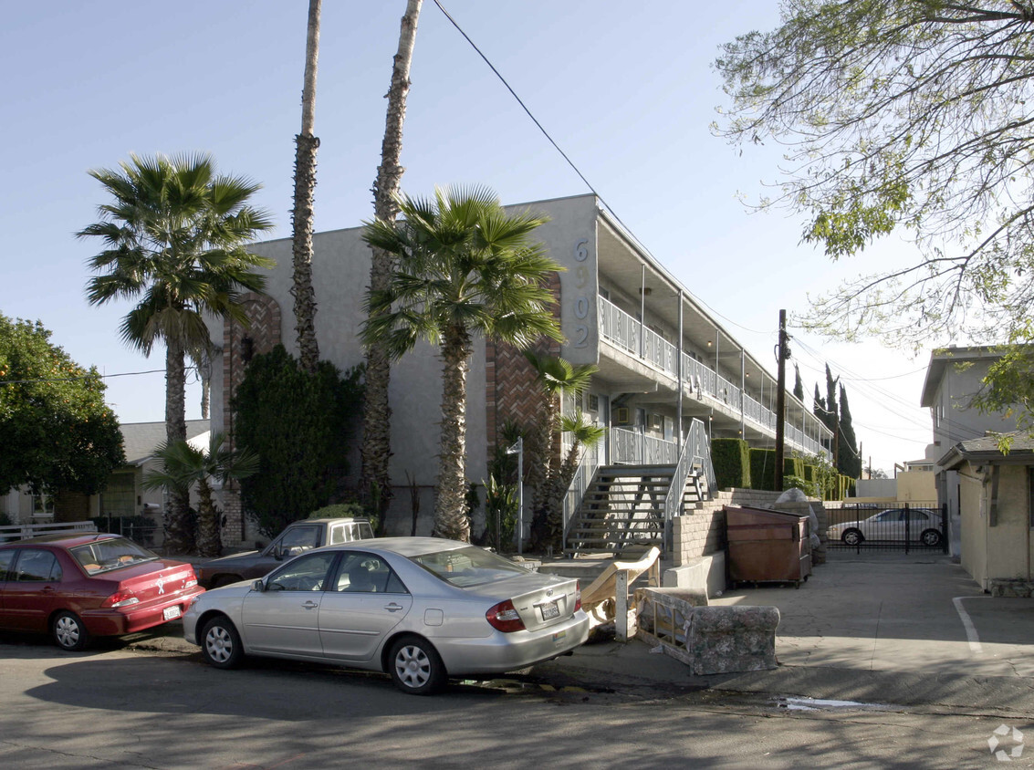 Foto del edificio - 6902 Vesper Ave