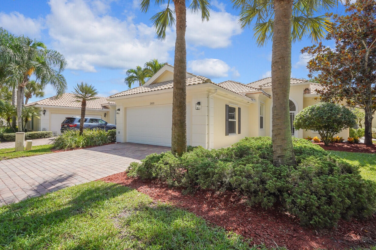 Primary Photo - 2930 Rio Claro Dr S