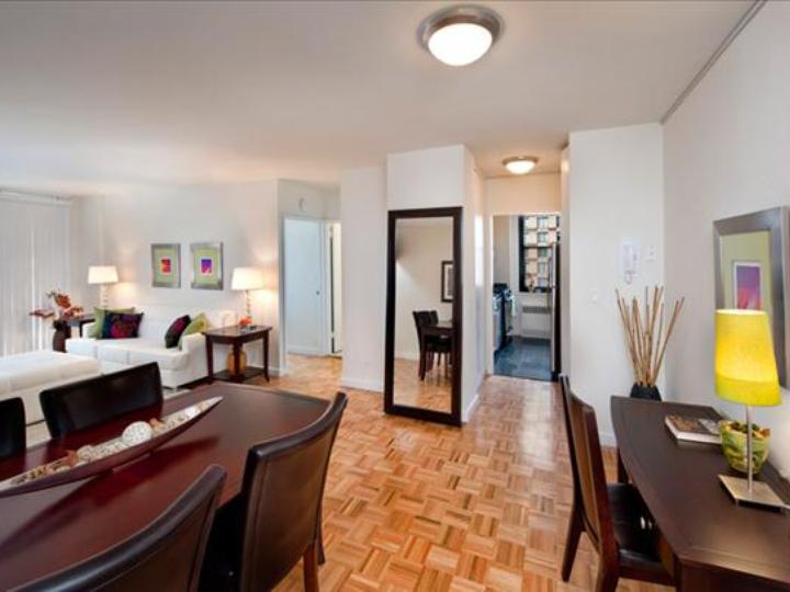 Foto principal - 309 E 83rd St
