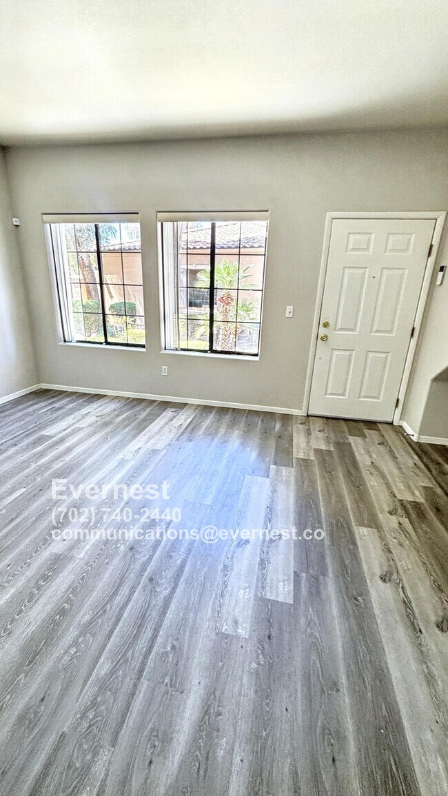 Building Photo - Lovely 2-Bedroom Condo with Convenient Acc...