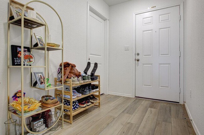 Foto del edificio - 1145 Catfish Ln