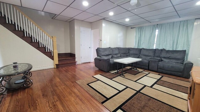 Foto del edificio - 2540 Woodhull Ave