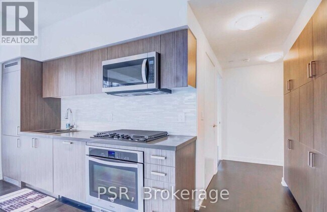 Photo du bâtiment - 501 St Clair Ave W