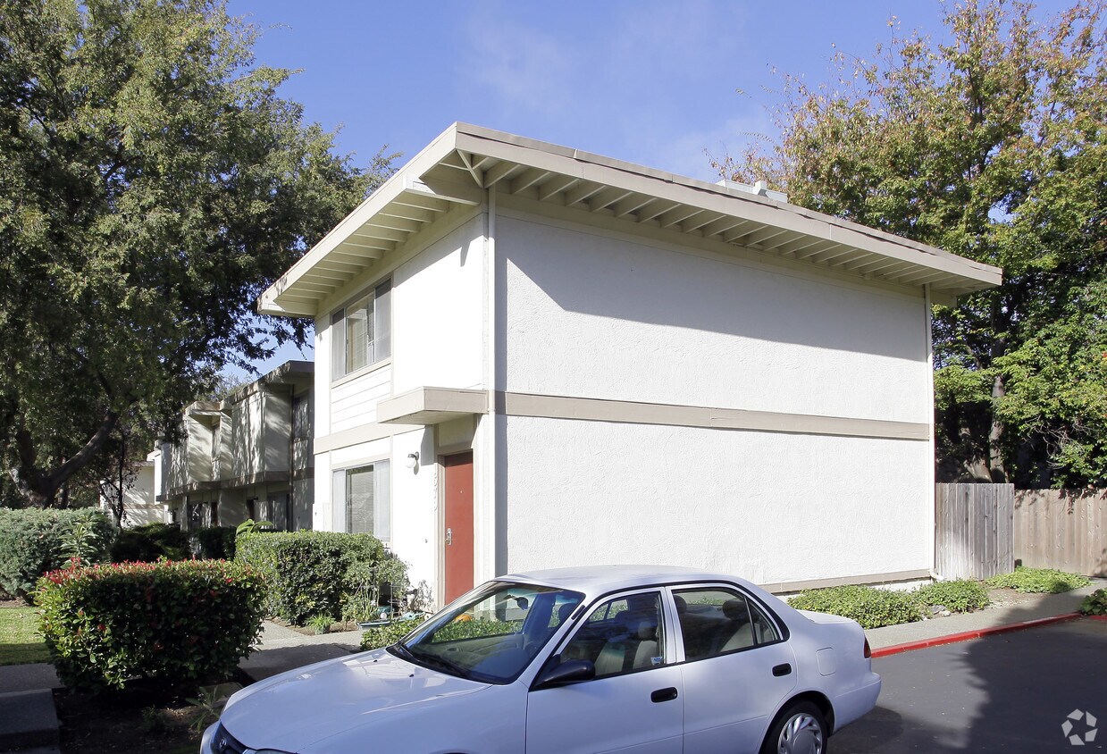 Primary Photo - 1565-1579 Drake Dr