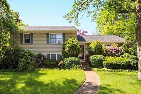 Primary Photo - 98 Bayberry Ave